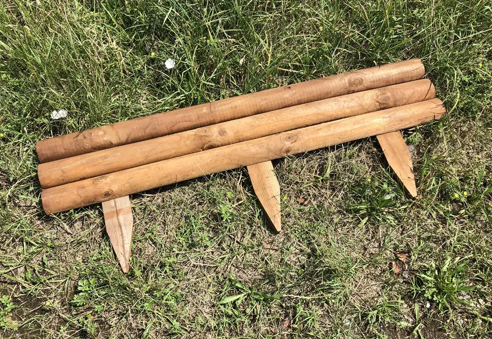 II. trieda - Drevený oddeľovač trávnika "Otakar" ø7 21/40x110cm  hnedý
